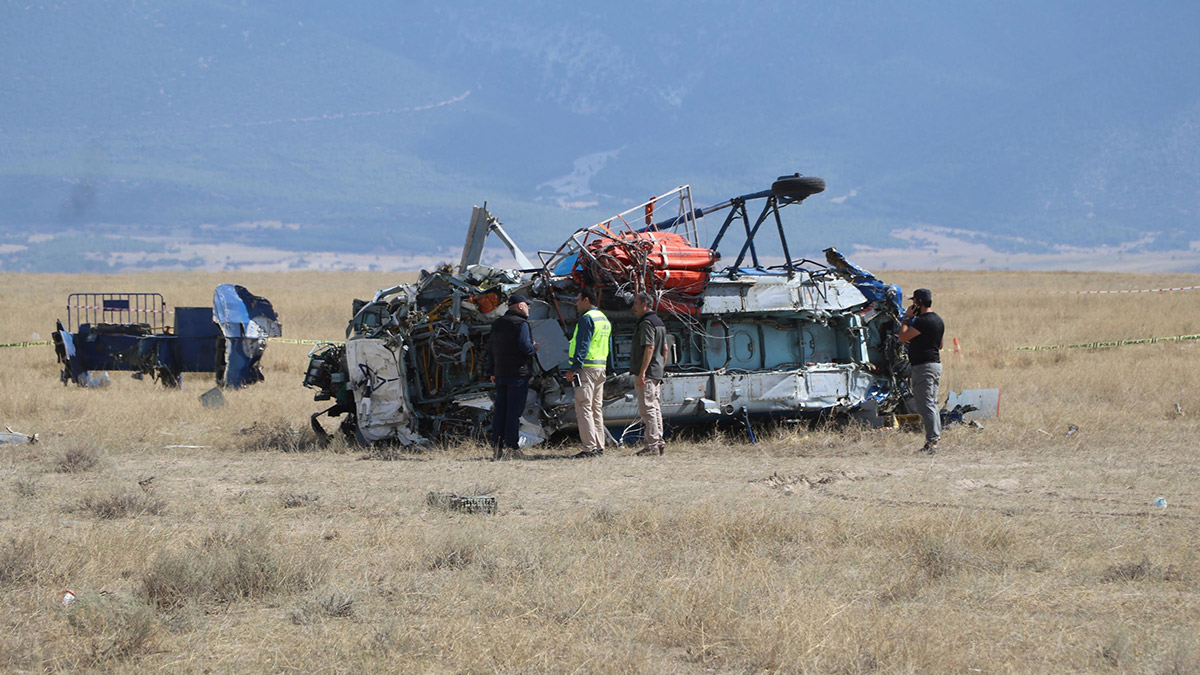 Denizli'de düşen helikopterde kaza kırım incelemesi