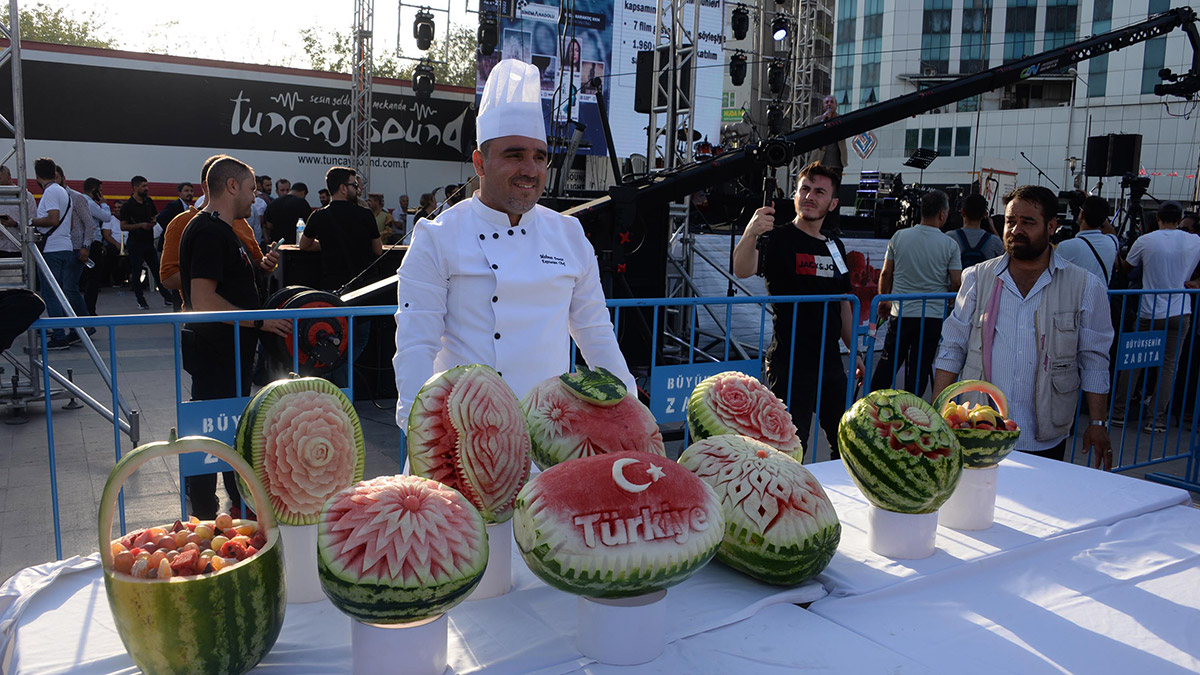 12'nci Karpuz Festivali'nde 51 kiloluk karpuz 1'inci oldu