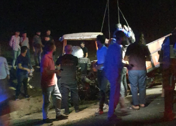 Diyarbakır'da kamyon ile traktör çarpıştı; 1 ölü