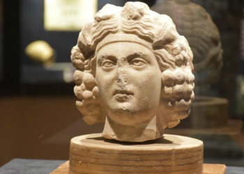 Dionysos'a ait heykel başları sergileniyor