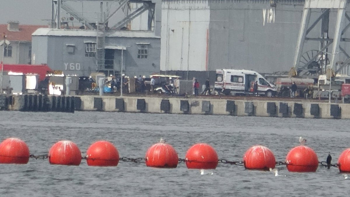 Bakıma alınan gemiden 4 asker denize düştü