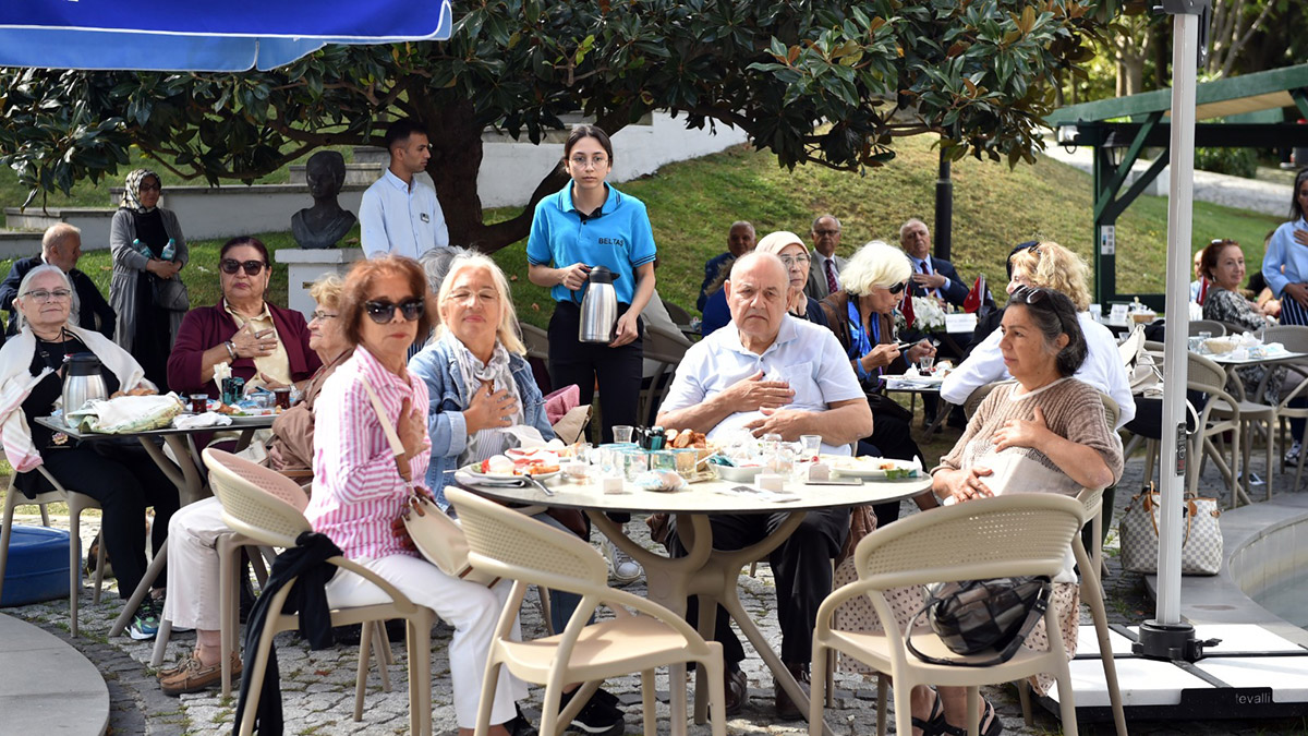 Dünya Alzheimer Günü'nde Beşiktaş'ta farkındalık etkinliği