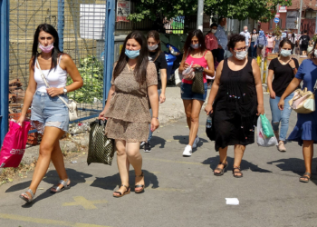 Berberler pazar günü kapanmaya karşı