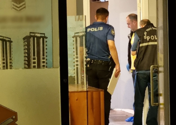 Arkadaşının çalıştığı ofiste silahlı saldırıya uğradı