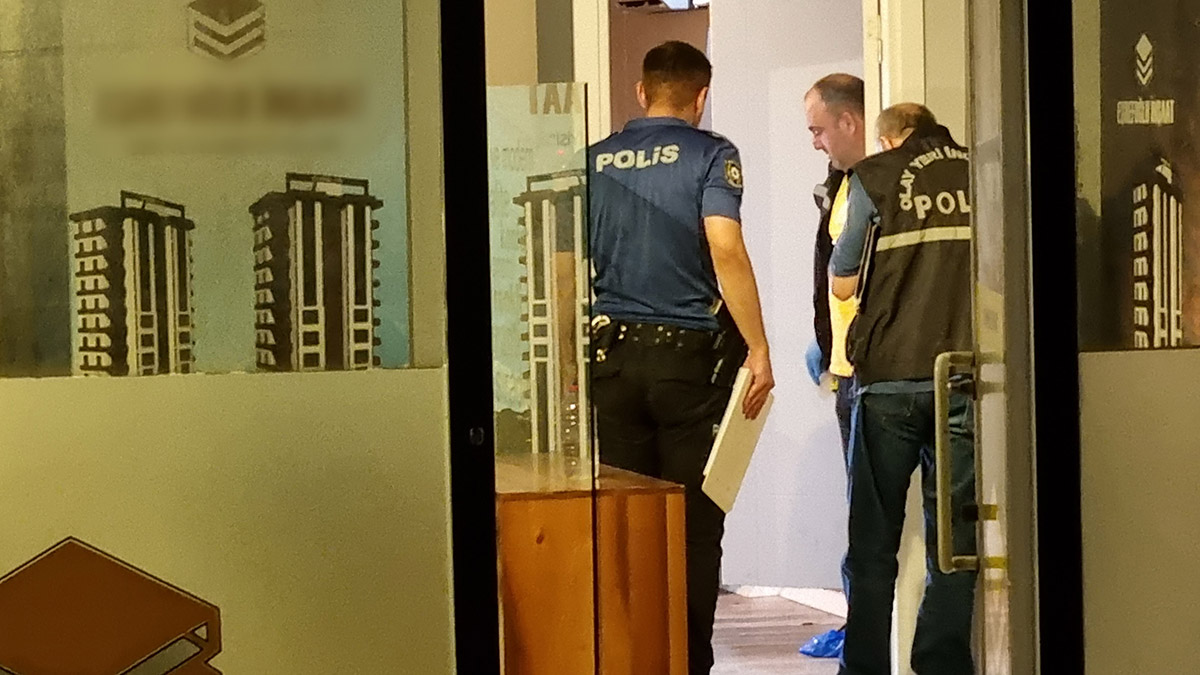 Arkadaşının çalıştığı ofiste silahlı saldırıya uğradı