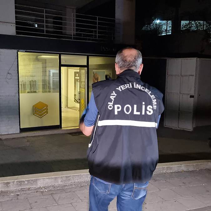 Arkadaşının çalıştığı ofiste silahlı saldırıya uğradı