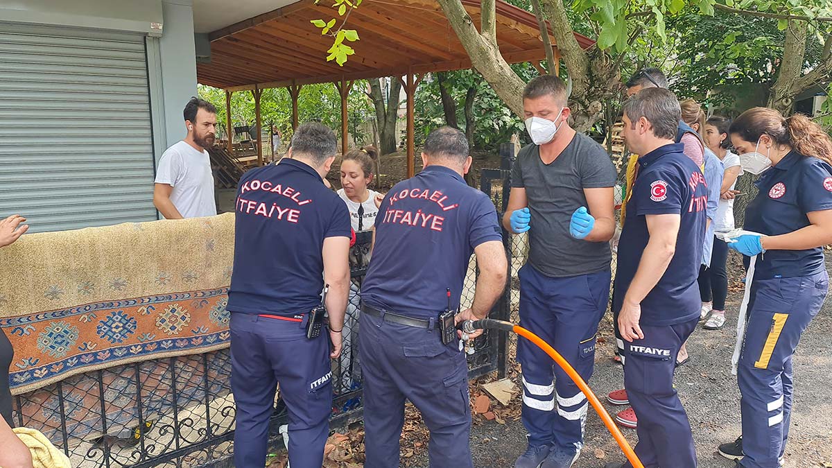 7 yaşındaki çocuğun eline demir saplandı