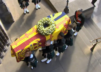 2. Elizabeth'in naaşı St. Giles Katedrali'ne getirildi