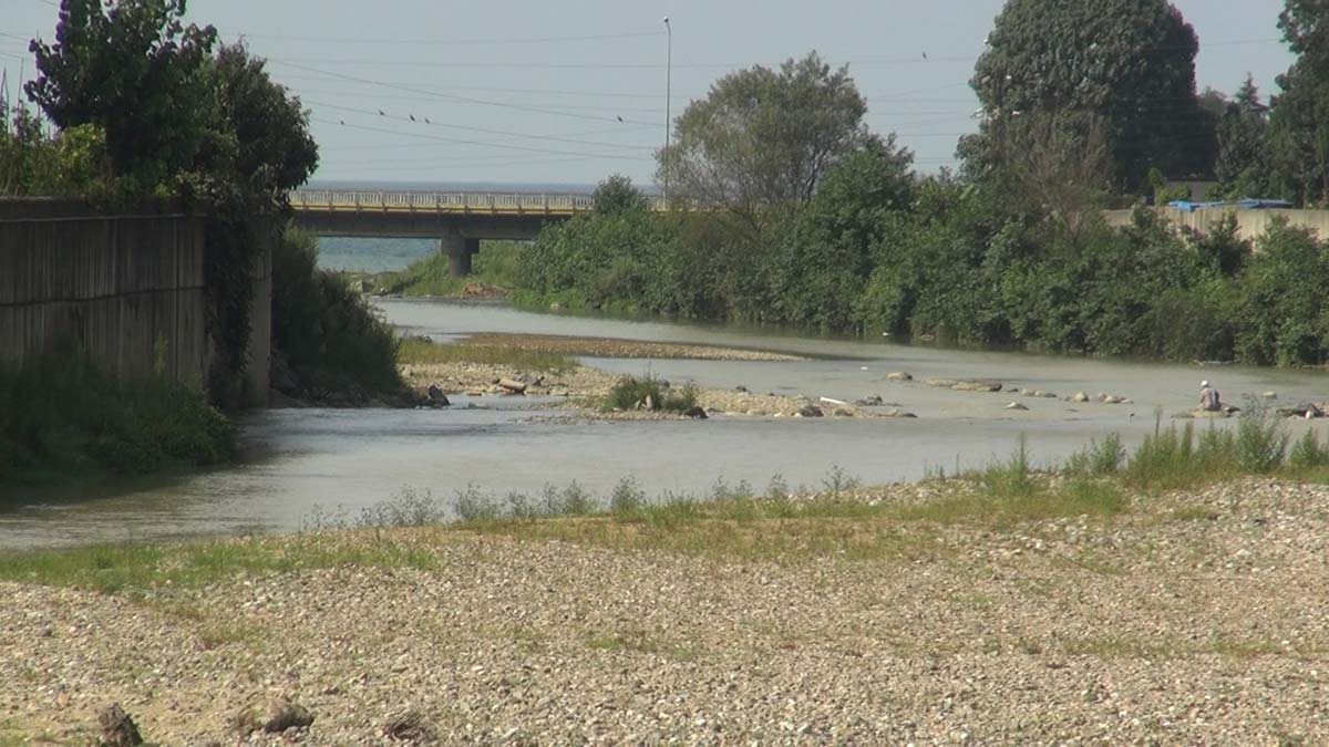 Türkiye’nin yıllık ortalama 2 bin 400 kilogram yağış oranıyla en çok yağış alan ili olan ve her yıl yaşanan sel, heyelan, taşkınlarla gündeme gelen Rize'de su sıkıntısı başladı.