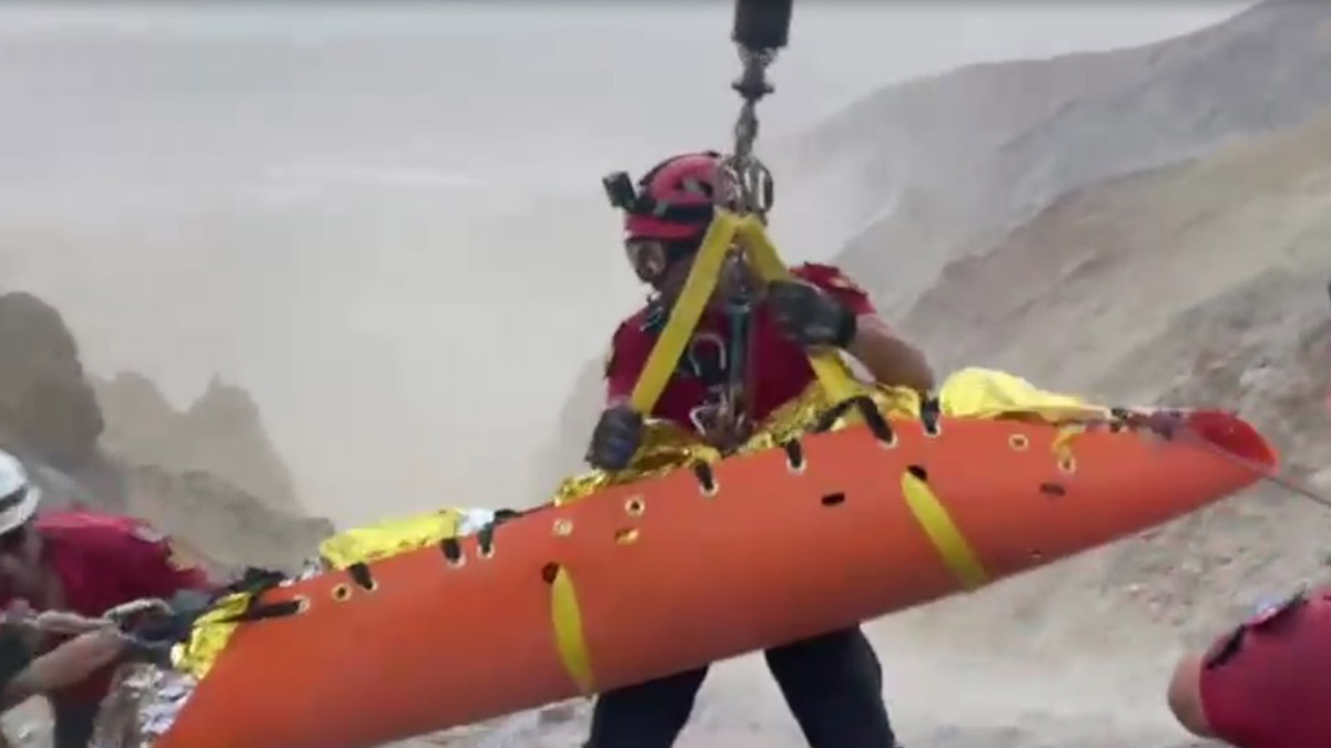 Erciyes'e zirve tırmanışı yapan dağcıların üzerine kaya yuvarlandı