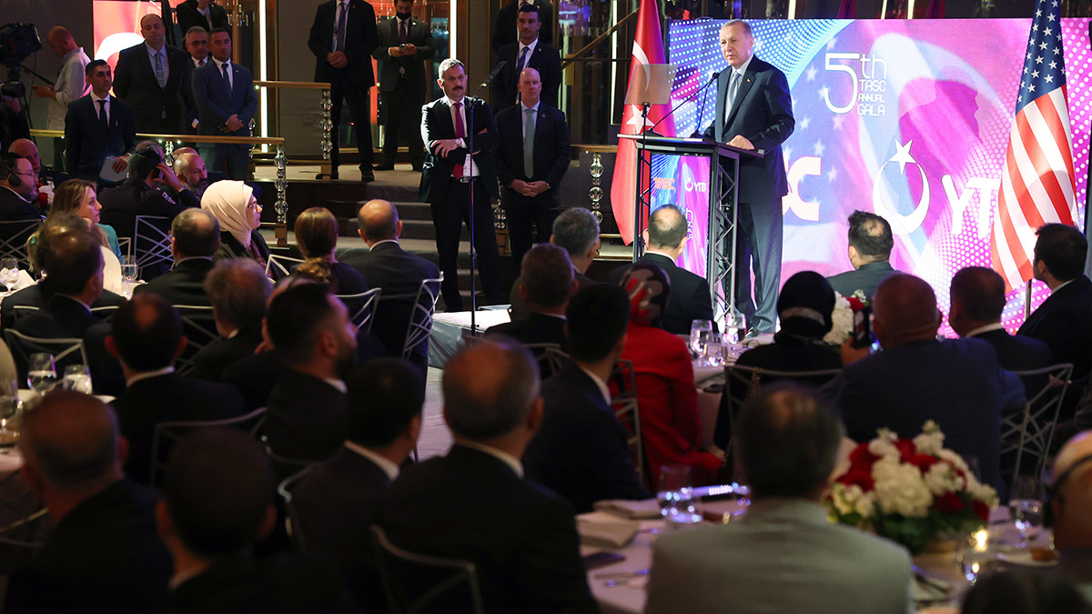 Cumhurbaşkanı Recep Tayyip Erdoğan, "NATO’nun en önemli ilk beş ortağından bir tanesi de Türkiye’dir. Gerek havada gerek kara gücünde bütün bu destekleri veren en önemli ülkelerden ilk beş ülkeden bir tanesi Türkiye’dir. Öyleyse Türkiye'nin konumu gayet iyi anlaşılmalı" dedi.