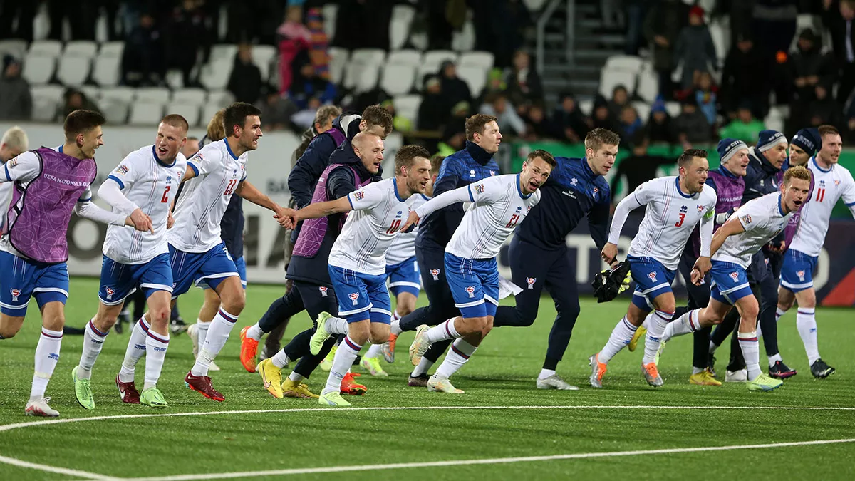 A milli futbol takımı teknik direktörü stefan kuntz, “bu yaşanan tablo içerisinde ben yüzde 1 bile istifayı düşünmüyorum. Kesinlikle daha fazla motive olmuş durumdayım. Buradan daha farklı şekilde çıkmak gerekir. Bu tip durumları daha önce de yaşamıştım” dedi.