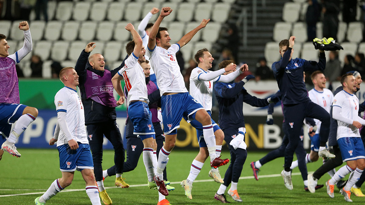 TFF Yönetim Kurulu Üyesi ve Milli Takımlar Sorumlusu Hamit Altıntop, "Ben bugünkü gerçeği kabul ediyorum, bu mağlubiyeti kabul etmiyorum. Ama paydaşların hepsi uyumlu ve iç içe olmazsa ilerleyemeyiz. Hoca değişir, Ahmet gider Mehmet gelir. Bu hiç önemli değil. Ben sorumluyum. Hocayla devam ediyoruz" dedi.
