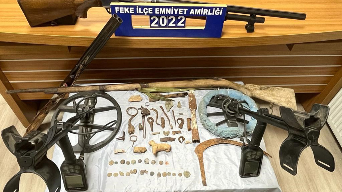 Feke'de 73 tarihi eser ele geçirildi