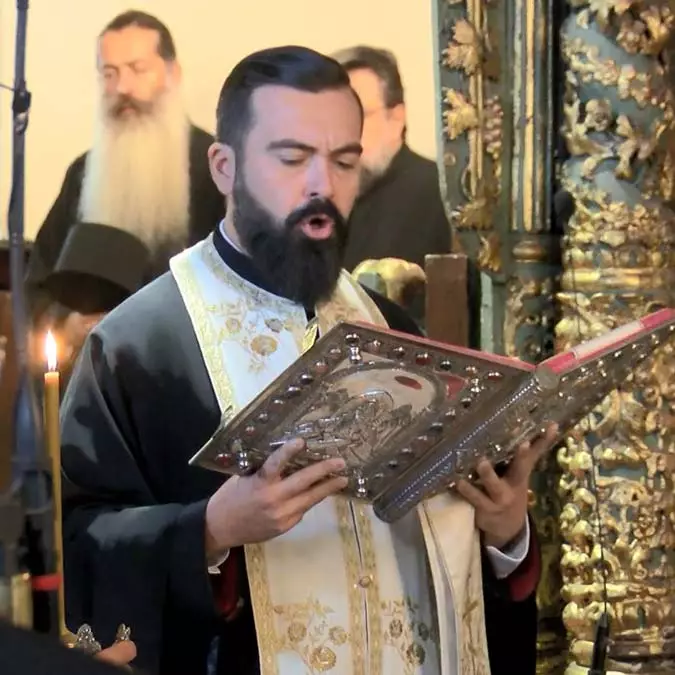 Ortodokslar için kilise takviminin başlangıcı sayılan 1 eylül'de, fener rum patrikhanesi'nde ayin düzenlendi. Patrikhaneye gelenler mum yakarak dua etti.  