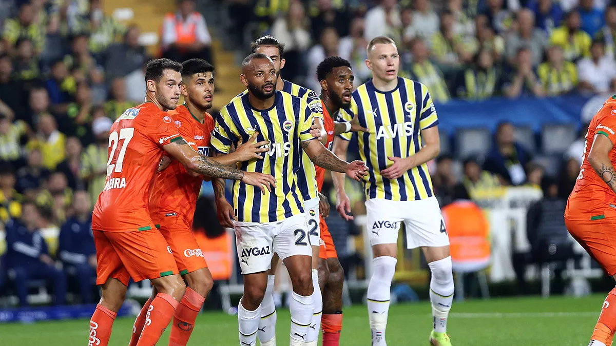 Fenerbahçeli futbolcu willian arao, "göstermiş olduğumuz azimden dolayı çok mutluyum. Taraftarla bugün bu galibiyeti hak ettiğimizi düşünüyorum" dedi.