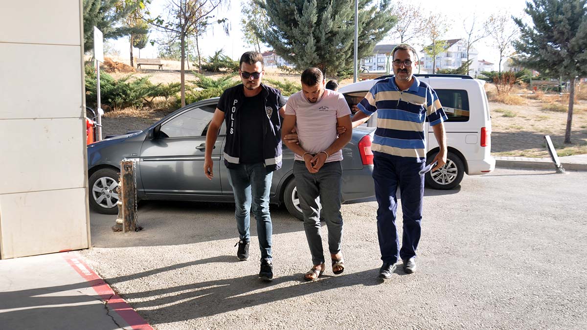 Esnafın parasını dolandıran 2 şüpheli tutuklandı