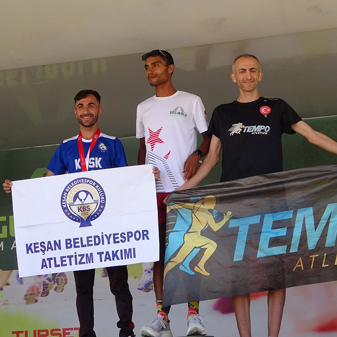 Kültür ve Turizm Bakanlığı tarafından düzenlenen Gelibolu Maratonu sona erdi. 7’nci Gelibolu Maratonu’nda 42K’da Kamil İnak 02:46:40 derecesiyle erkeklerde, Ekaterina Troshanova 03:05:36 derecesiyle kadınlarda birinci oldu.