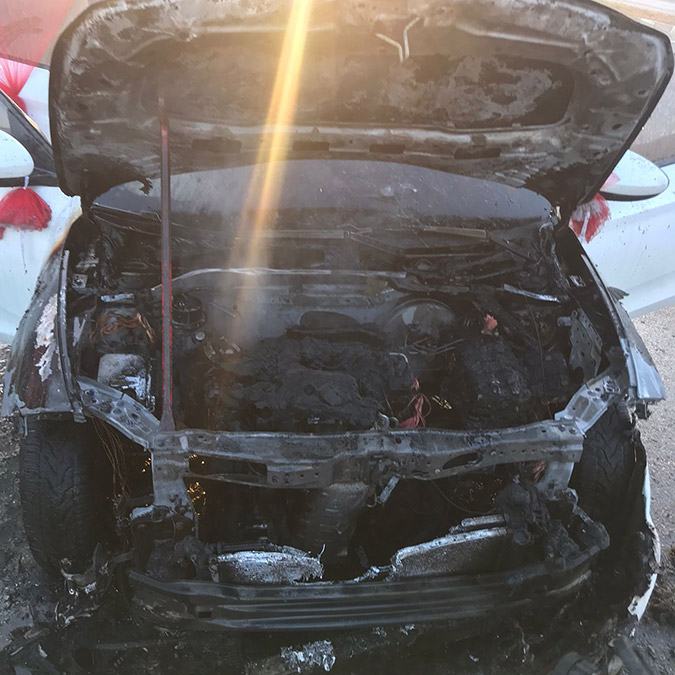 Gelin otomobili çift indikten sonra yandı