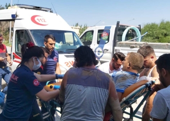 Göçükte toprak altında kalan işçiler kurtarıldı