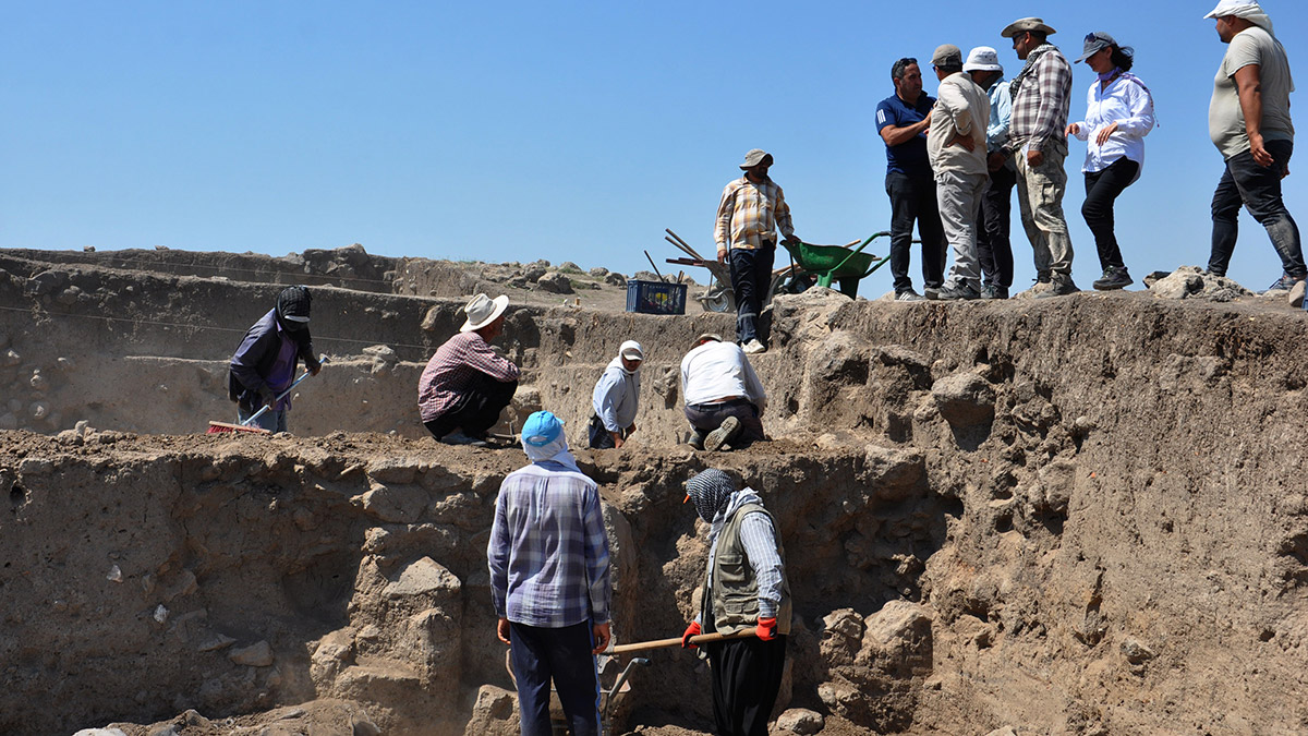 Helenistik döneme ait bronz sikke bulundu
