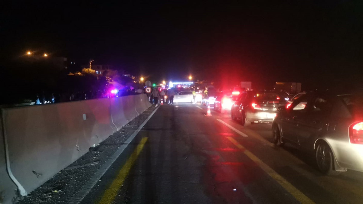 Hatay'da iki otomobil çarpıştı; 2 ölü var