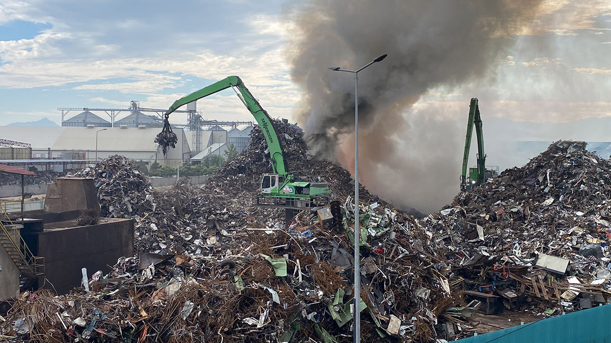 hurda geri dönüşüm fabrikasında yangın