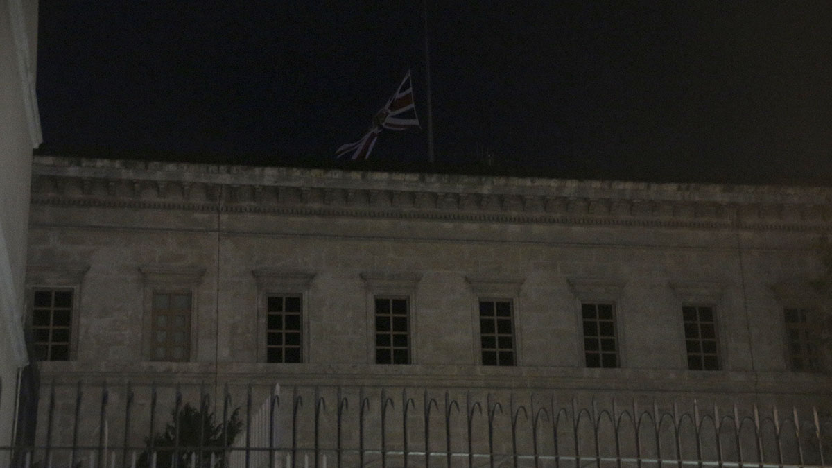 İngiltere İstanbul Başkonsolosluğunda bayrak yarıya indirildi