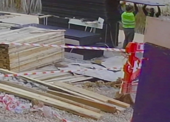 Şantiyedeki beton kalıpları çaldılar