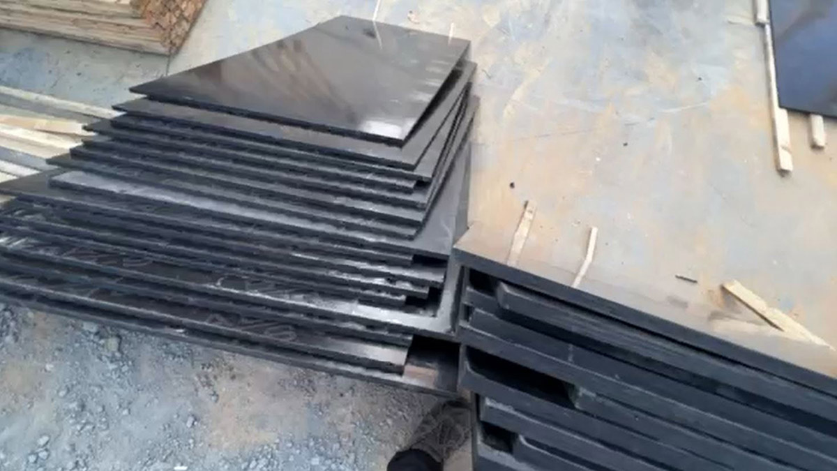 Şantiyedeki beton kalıpları çaldılar