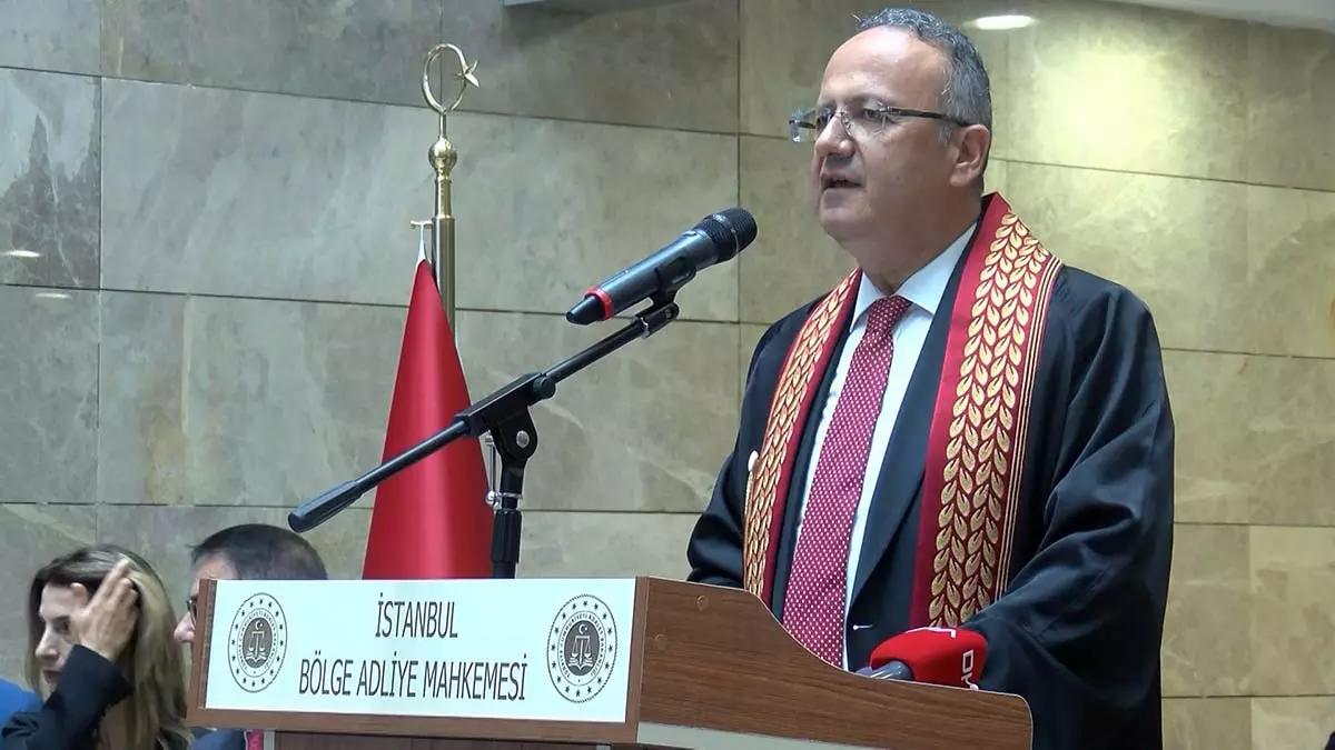 İstanbul bölge adliye mahkemesi başkanı murat boylu, istinaf mahkemelerinin başarılı olduğunu belirterek, "kararların yaklaşık yüzde 85'i mahkemelerimizde kesinleşiyor, yüzde 15'i yargıtay'a gidiyor. Yargıtay'a giden yüzde 15 dosyanın, yüzde 90'ı da onanarak geliyor. Bu da istinaf mahkemelerinin başarılı olduğunu göstermektedir" dedi.