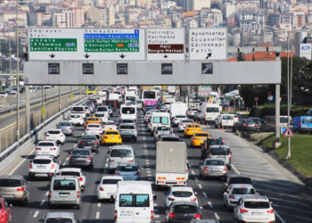 İstanbul'da otomobille seyahatte en az 19 dakika kaybediliyor