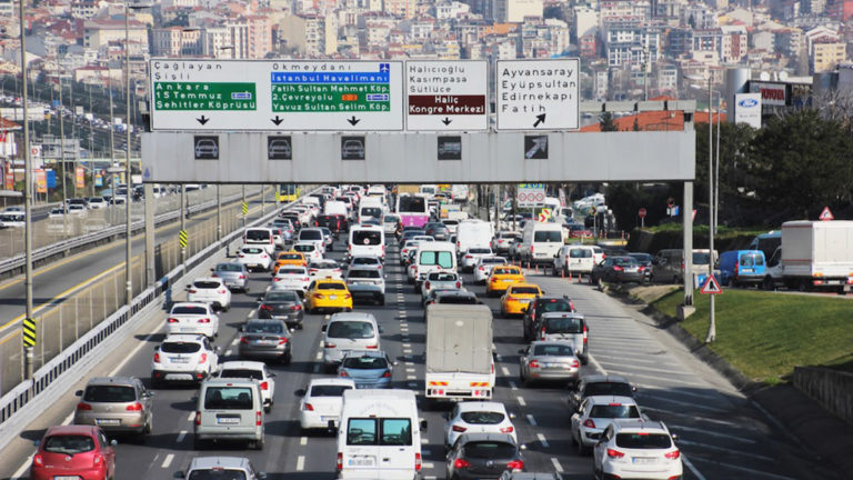 İstanbul’da otomobille seyahatte en az 19 dakika kaybediliyor