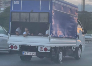 Kamyonet kasasında yolculuk