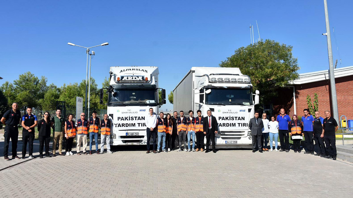 İzmir Valiliği koordinesinde hazırlanan 2 TIR dolusu gıda ve hijyen paketlerinden oluşan yardım malzemesi, Pakistan'da selden zarar görenlere ulaştırılmak üzere yola çıkarıldı.