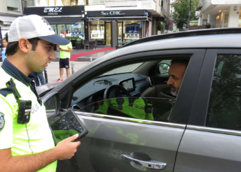 Kadıköy'de trafik ekipleri denetim yaptı