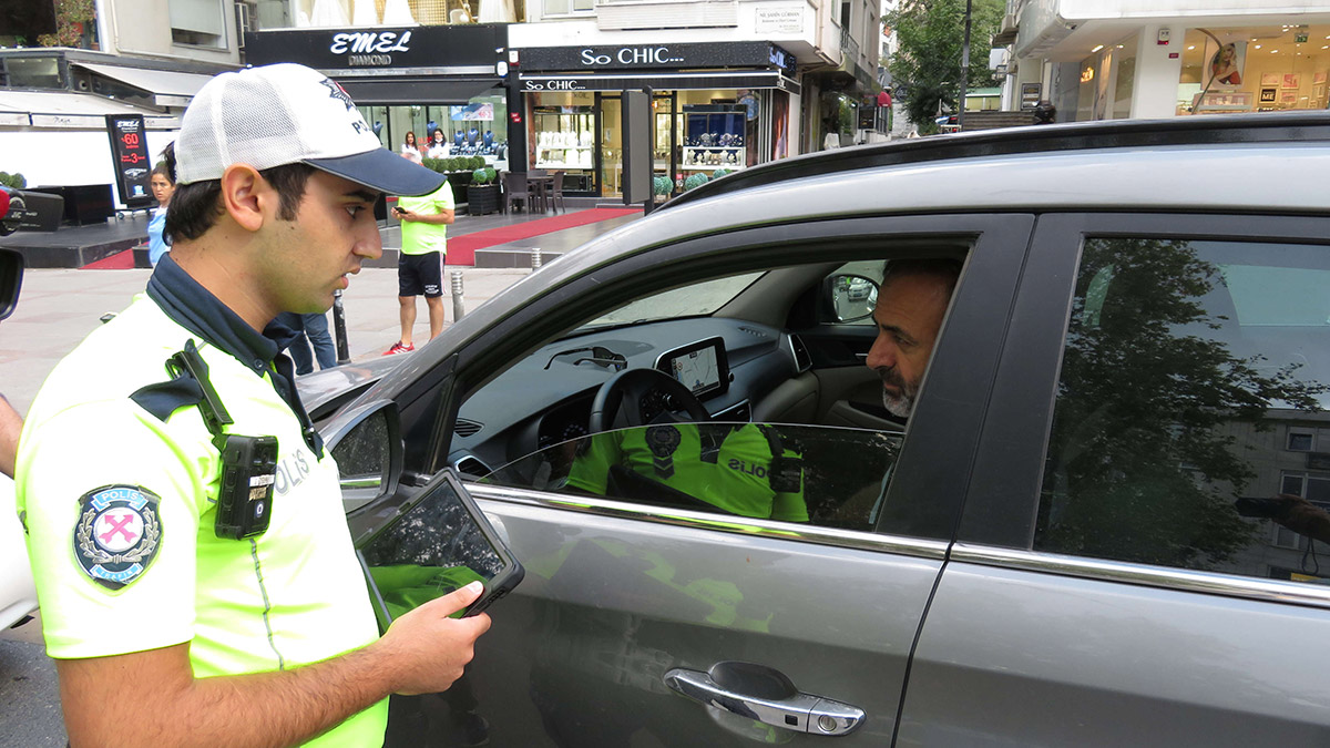 Kadıköy'de trafik ekipleri denetim yaptı