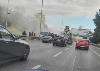 Metrobüsün motorunda yangın çıktı