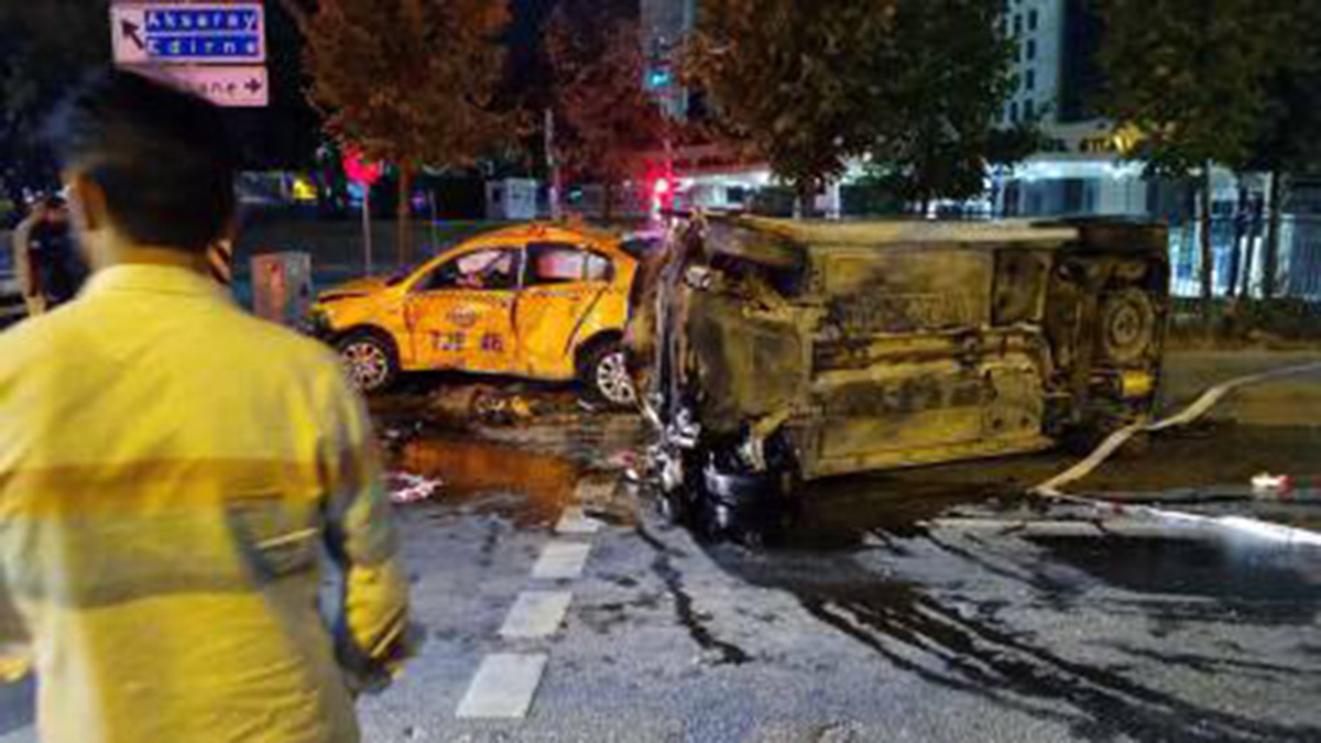 Kağıthane'de ışık ihlali kazası kamerada