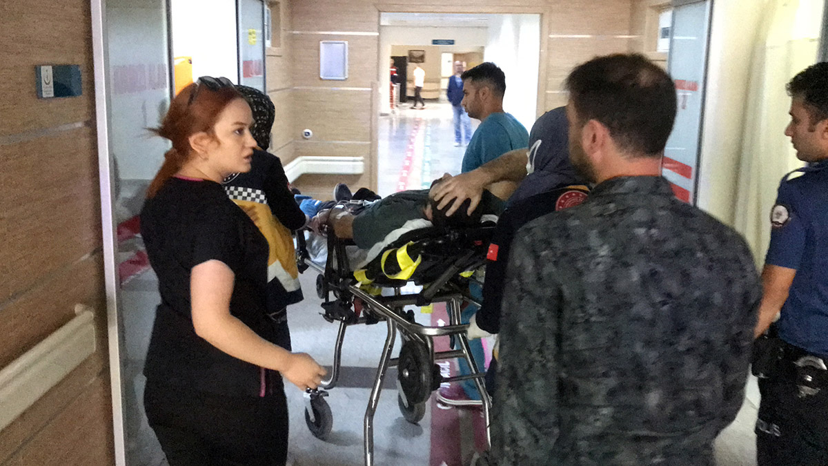 Ziyarete geldikleri iş yerinde saldırıya uğradılar