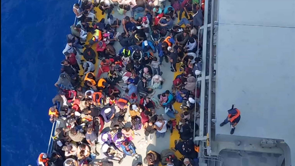 Kaş açıklarında imdat çağrısı yapılan gemiden 283 göçmen çıktı