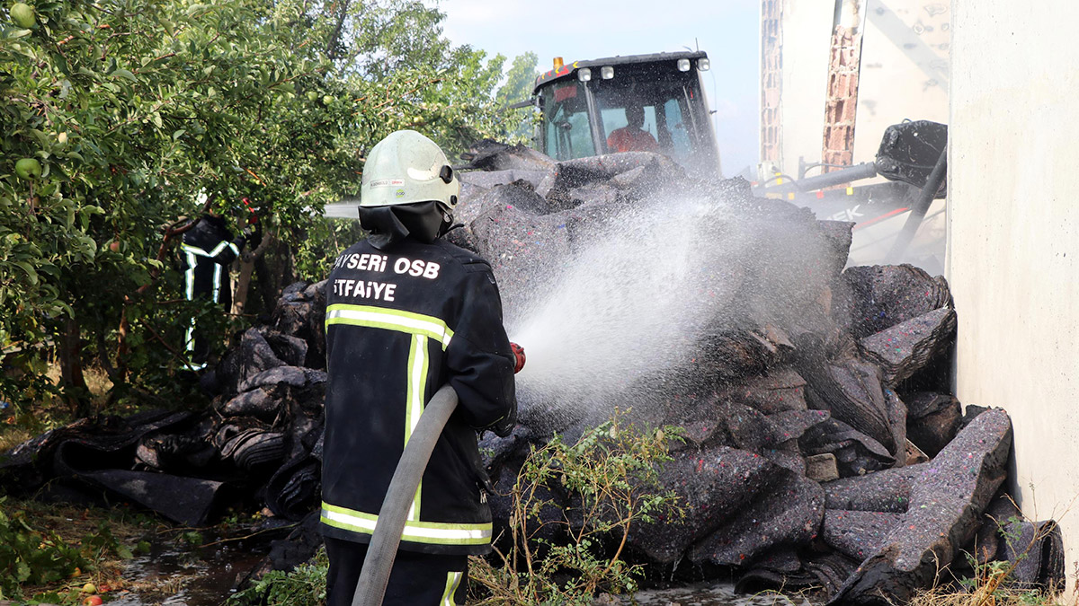 Kayseri'de keçe fabrikasında yangın