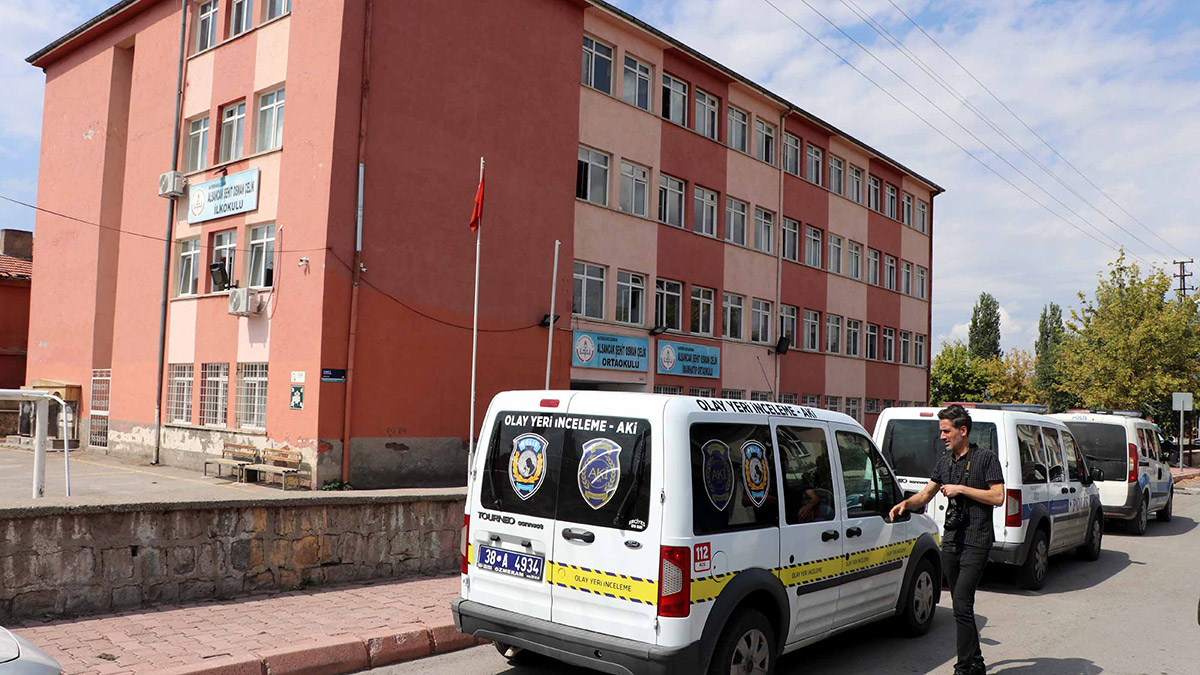 Kayseri'de okula ateş açıldı
