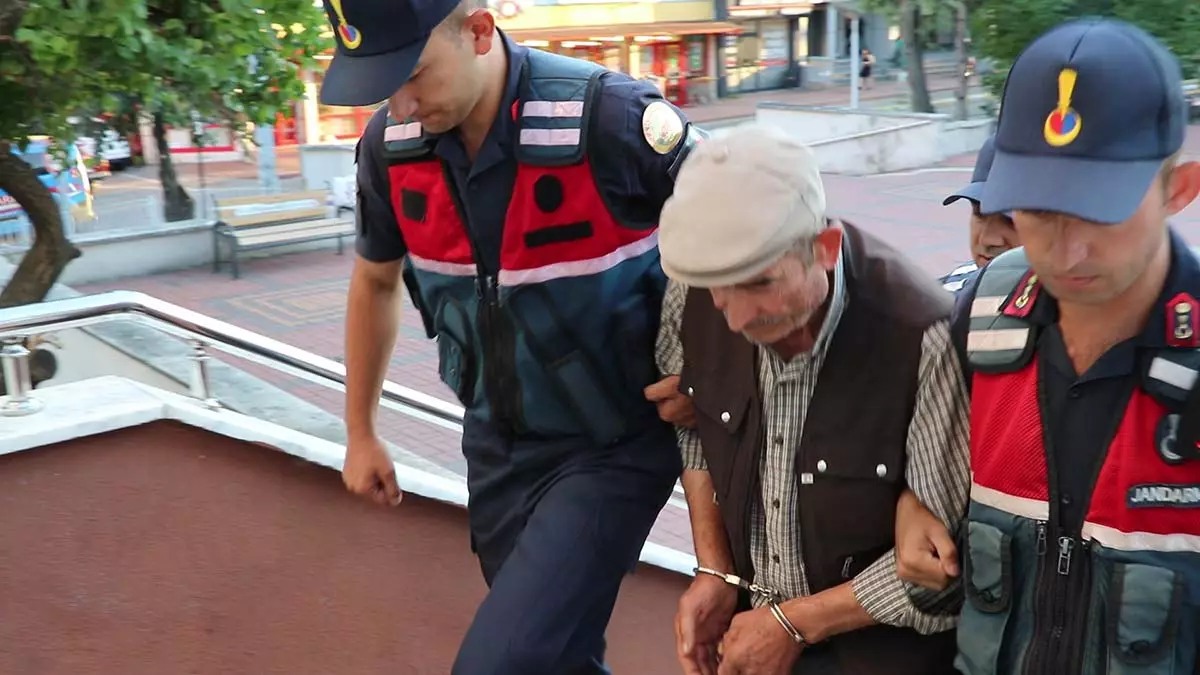 Zonguldak'ta, kesik baş cinayetiyle ilgili soruşturmada yeniden gözaltına alınan kardeşi i̇brahim keleş (63), tutuklandı.