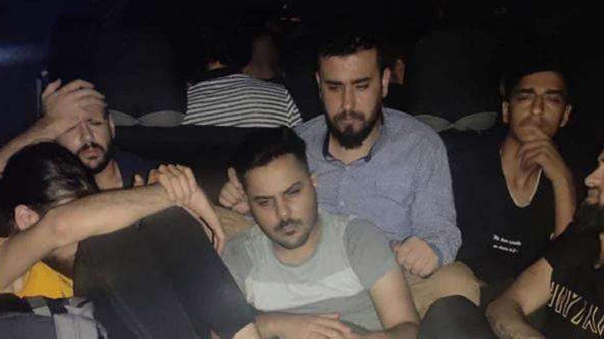 Göçmenlere organizatörlük yaptığı gerekçesiyle gözaltına alınan 30 kişiden 6'sı, tutuklandı.