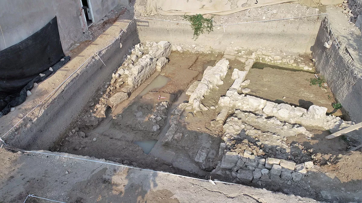 İzmir'in urla ilçesindeki klazomenai antik kenti'nde bu yılki kazılarda, doğu yönünden giriş yapılan 'kent kapısı' bulundu.