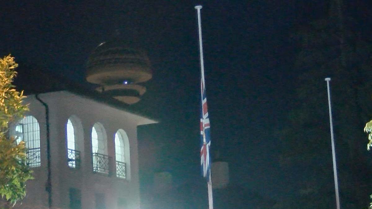 İngiltere'nin Ankara Büyükelçiliği'nde bayrak yarıya indi