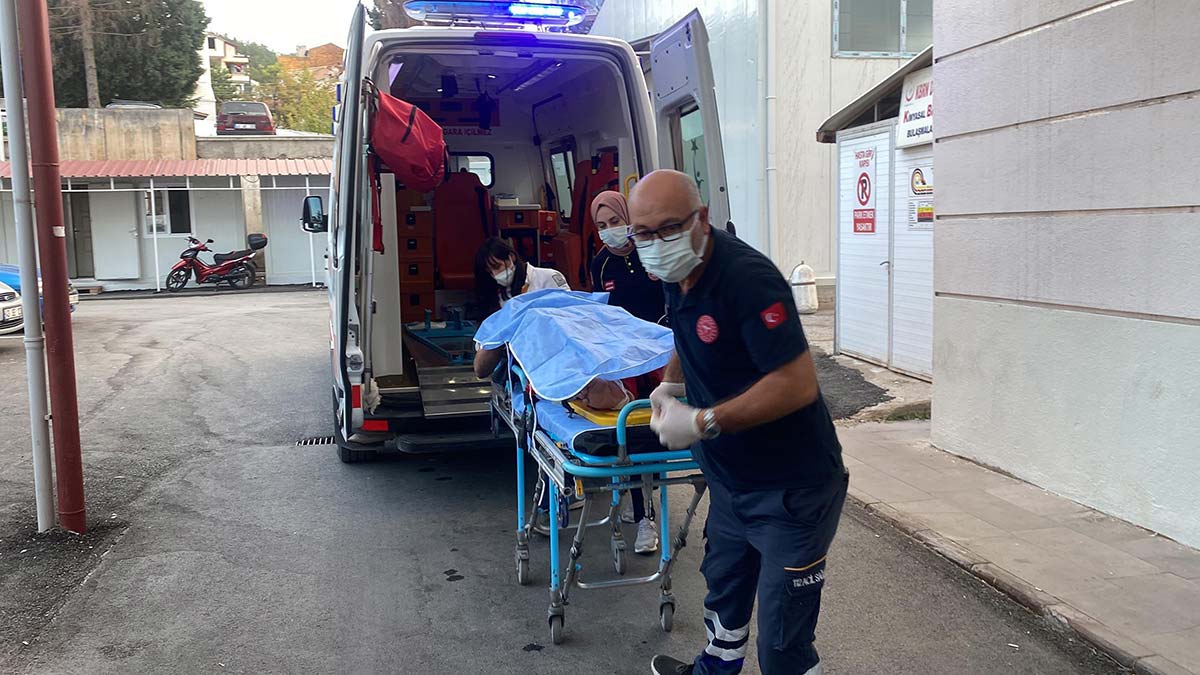 1.5 tonluk vinç işçilerin üzerine devrildi