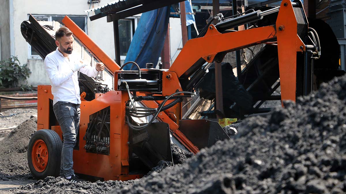 Maden işçisi yer altı yükleyicisi geliştirdi