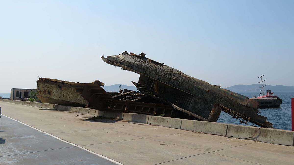 Batan geminin parçaları dalgıçlar tarafından çıkartıldı